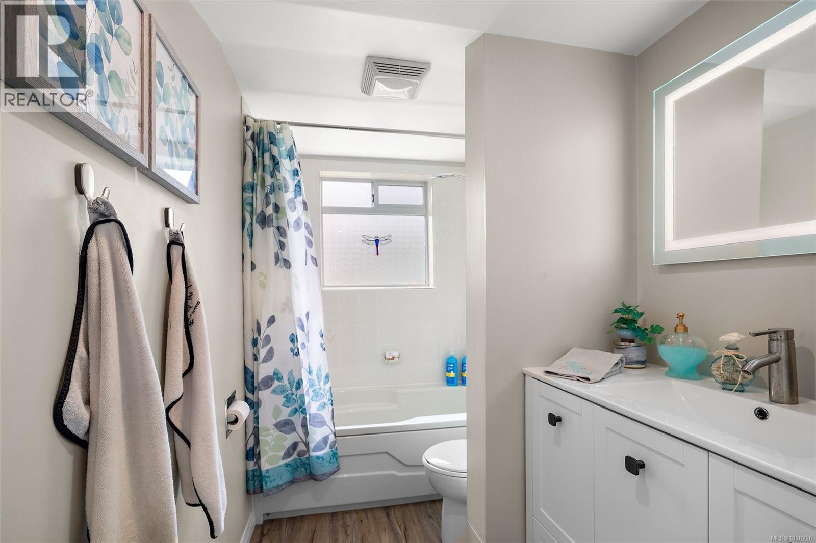  1645 San Juan Avenue, Saanich