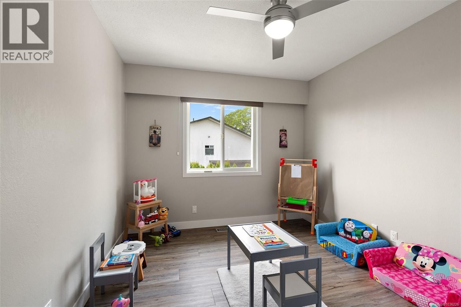  1645 San Juan Avenue, Saanich