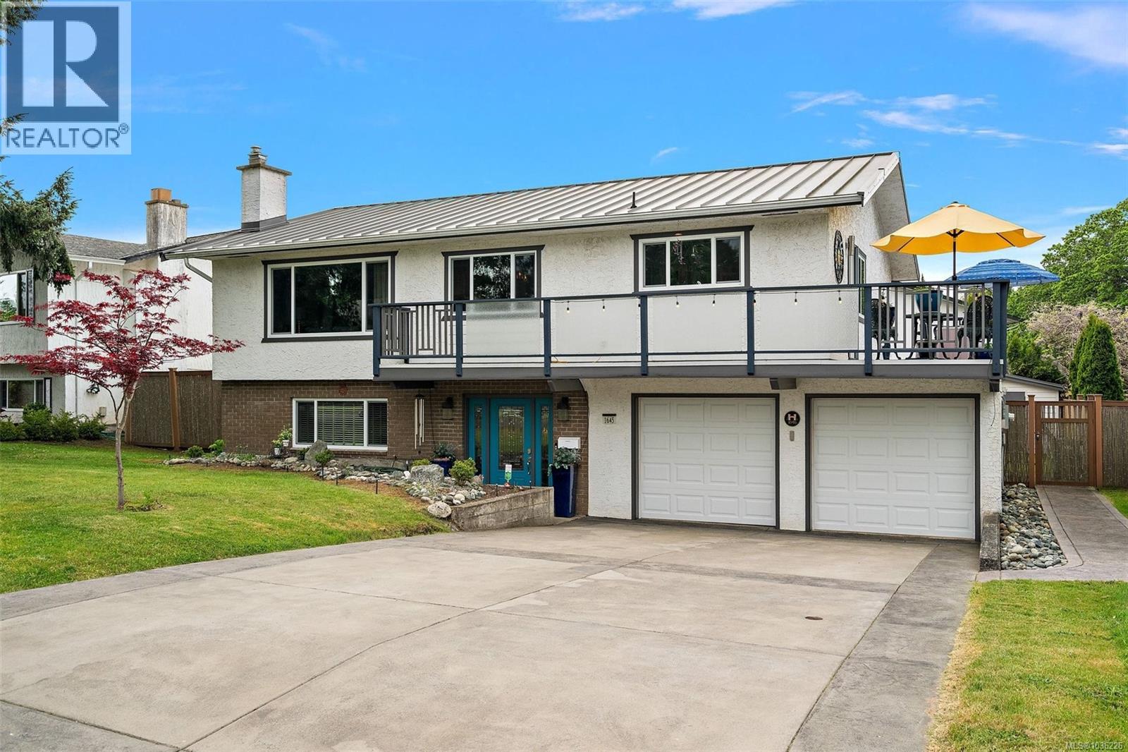  1645 San Juan Avenue, Saanich