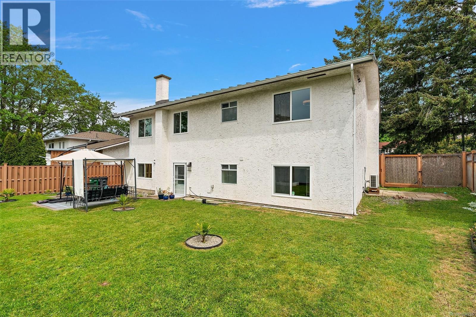  1645 San Juan Avenue, Saanich