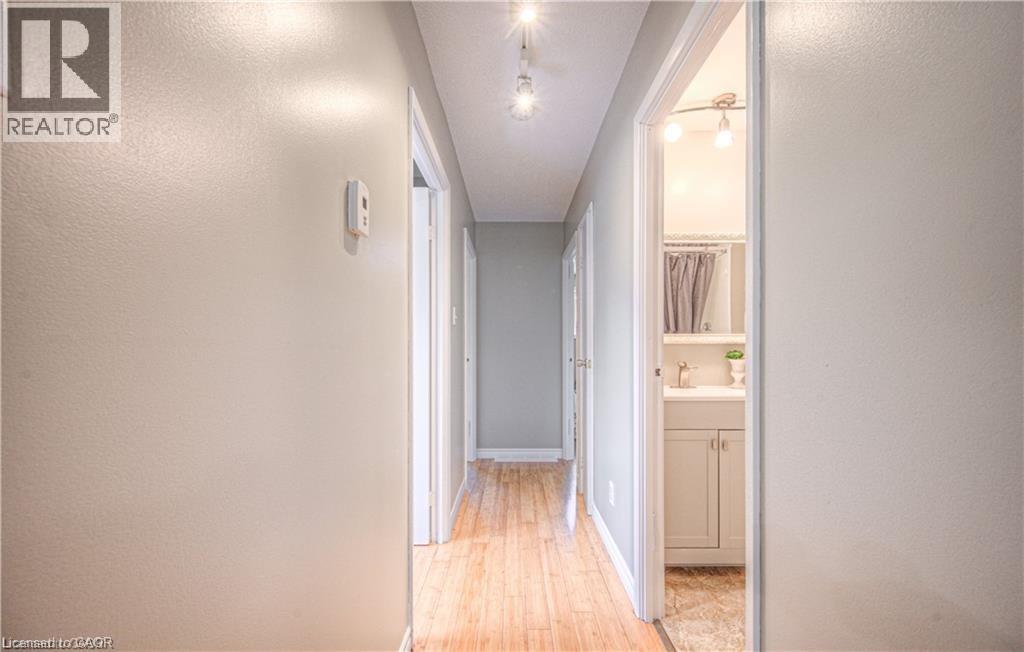 250A NORTHLAKE Drive, Waterloo, Ontario, N2V1A9 — Photo 10