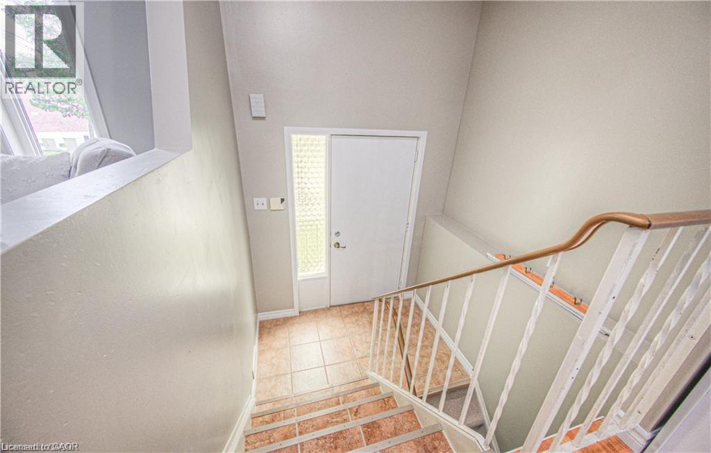 250A NORTHLAKE Drive, Waterloo, Ontario, N2V1A9 — Photo 6