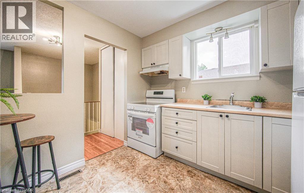 250A NORTHLAKE Drive, Waterloo, Ontario, N2V1A9 — Photo 15