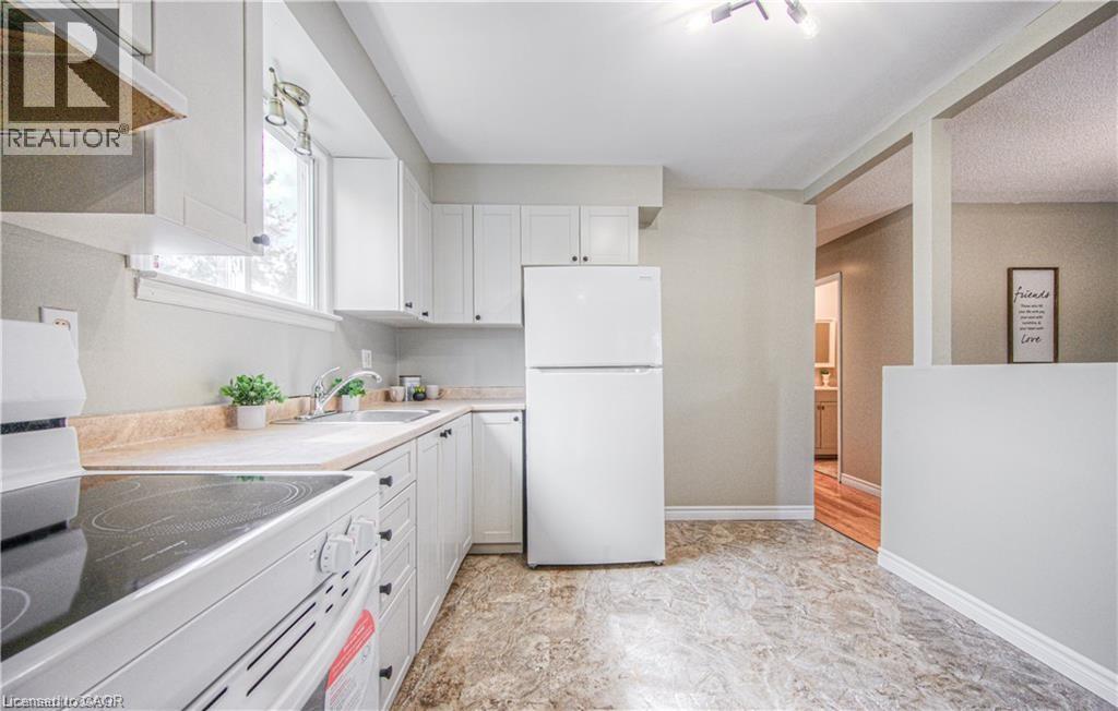 250A NORTHLAKE Drive, Waterloo, Ontario, N2V1A9 — Photo 8