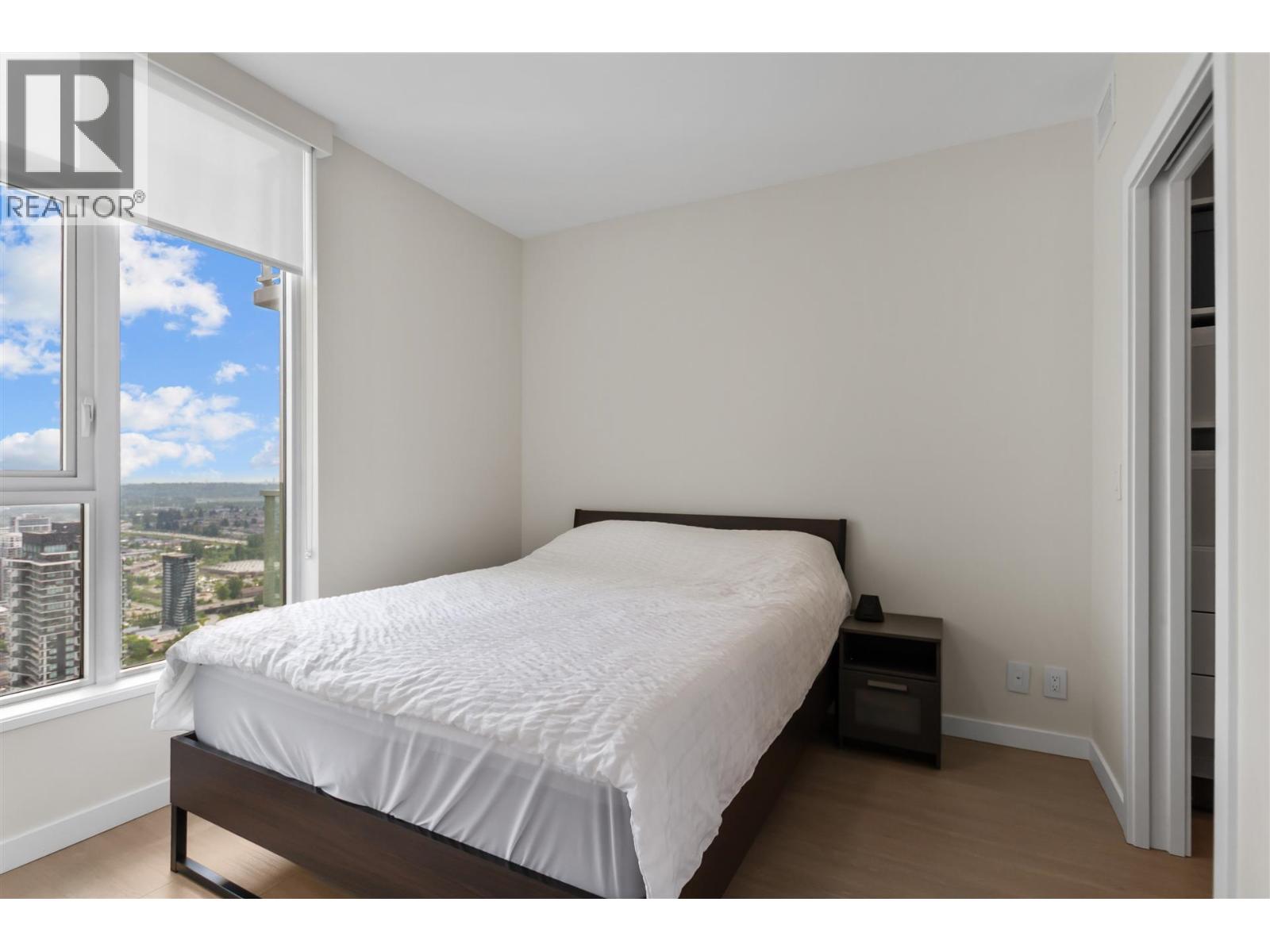4903 2108 GILMORE AVENUE — photo 3