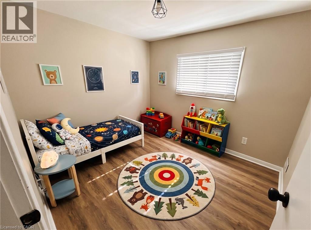24 EAST 25TH Street, Hamilton, Ontario, L8V3A1 — Photo 9
