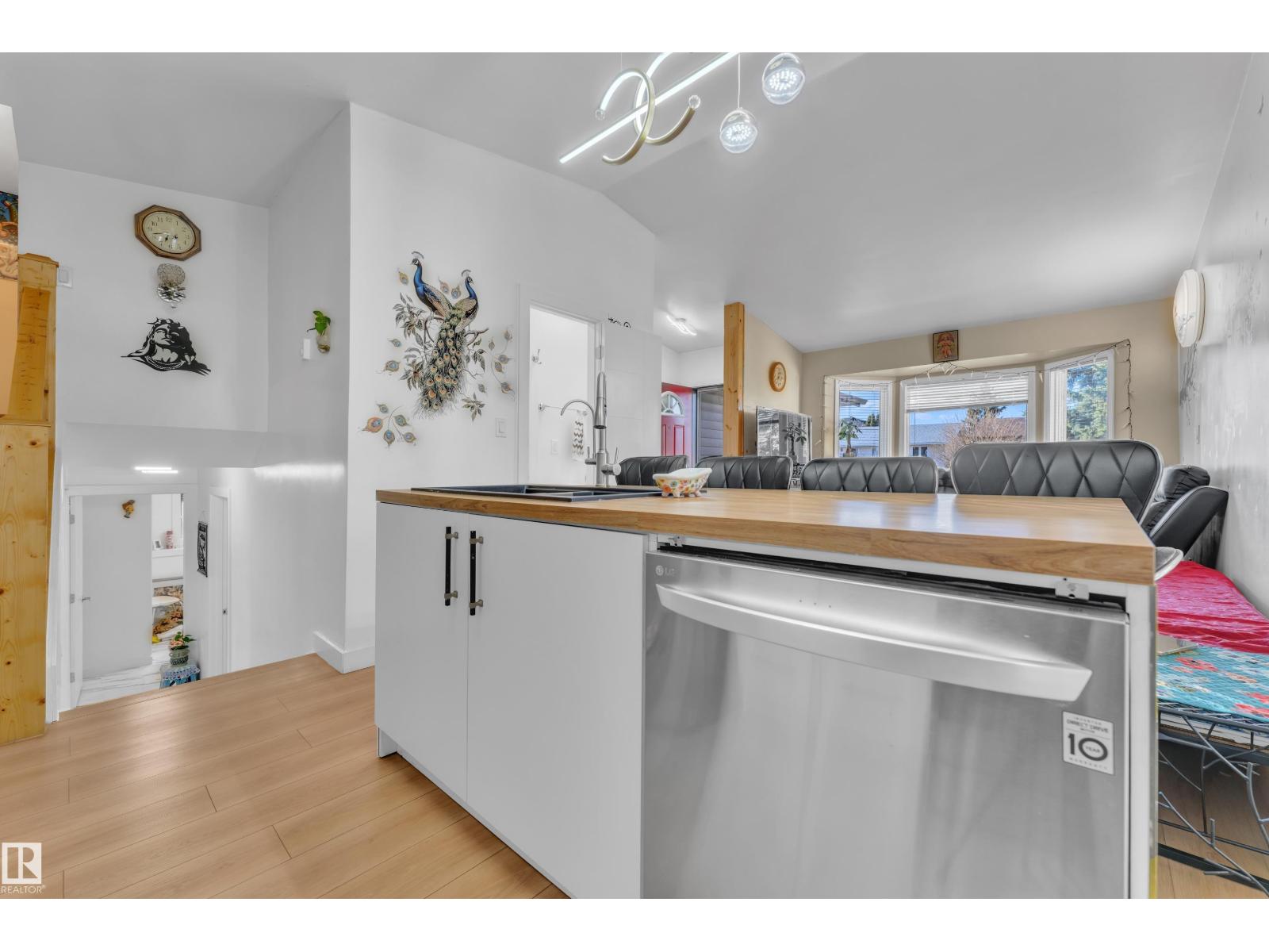 4819 30 AV NW, Edmonton