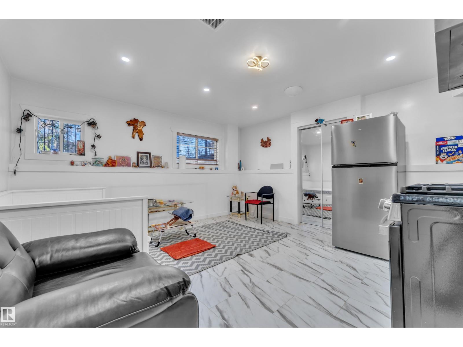 4819 30 AV NW, Edmonton