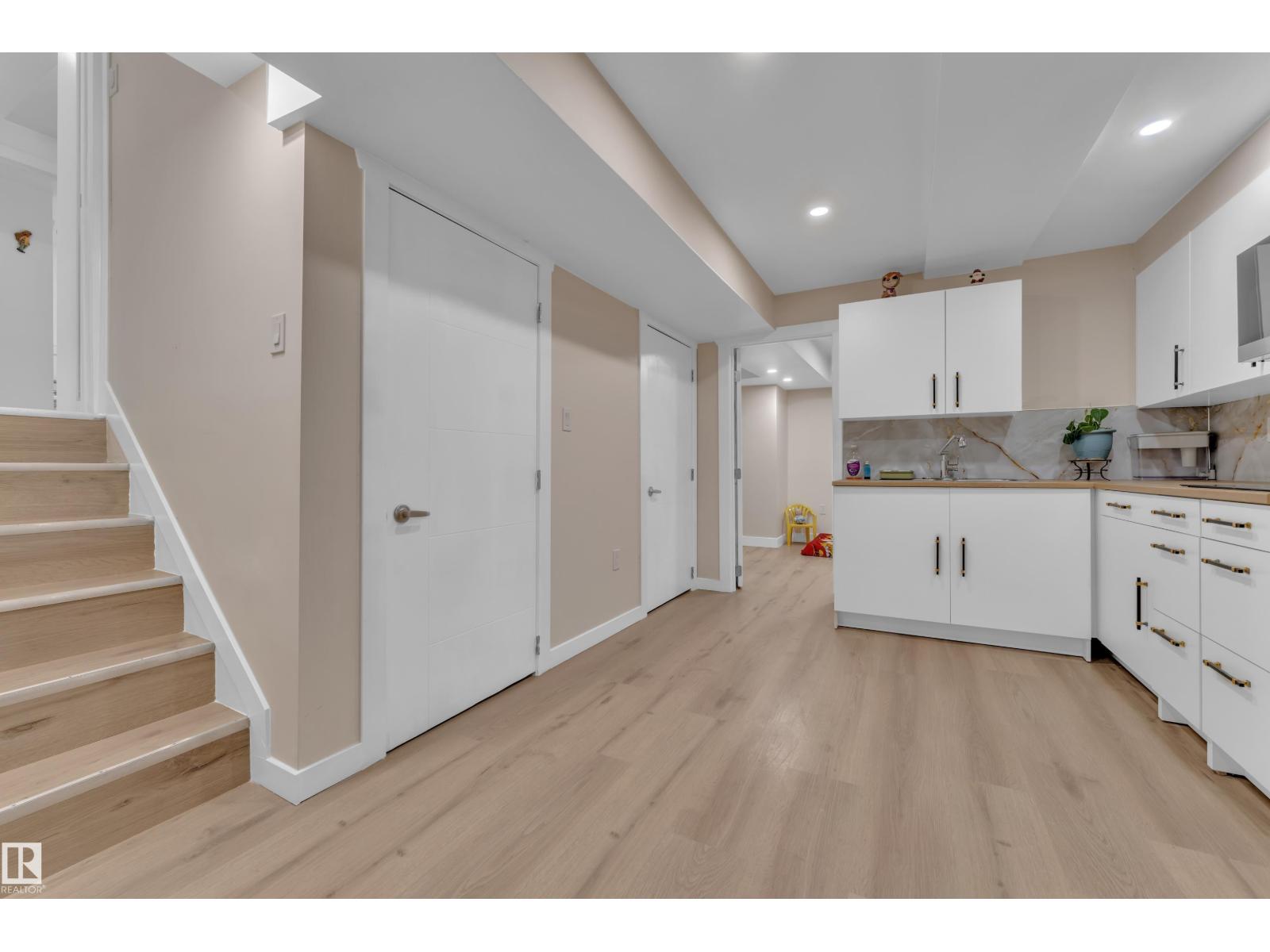 4819 30 AV NW, Edmonton