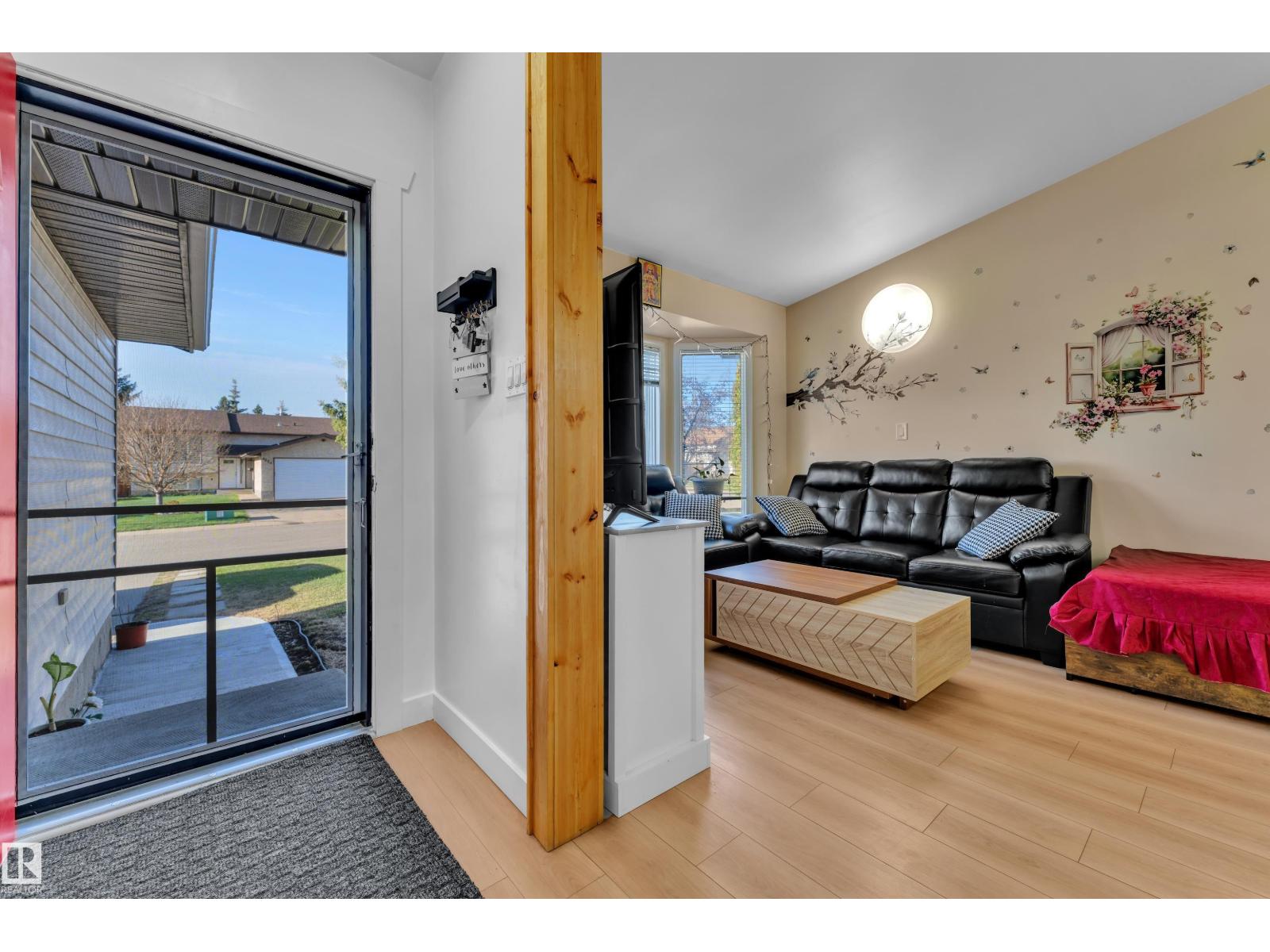 4819 30 AV NW, Edmonton