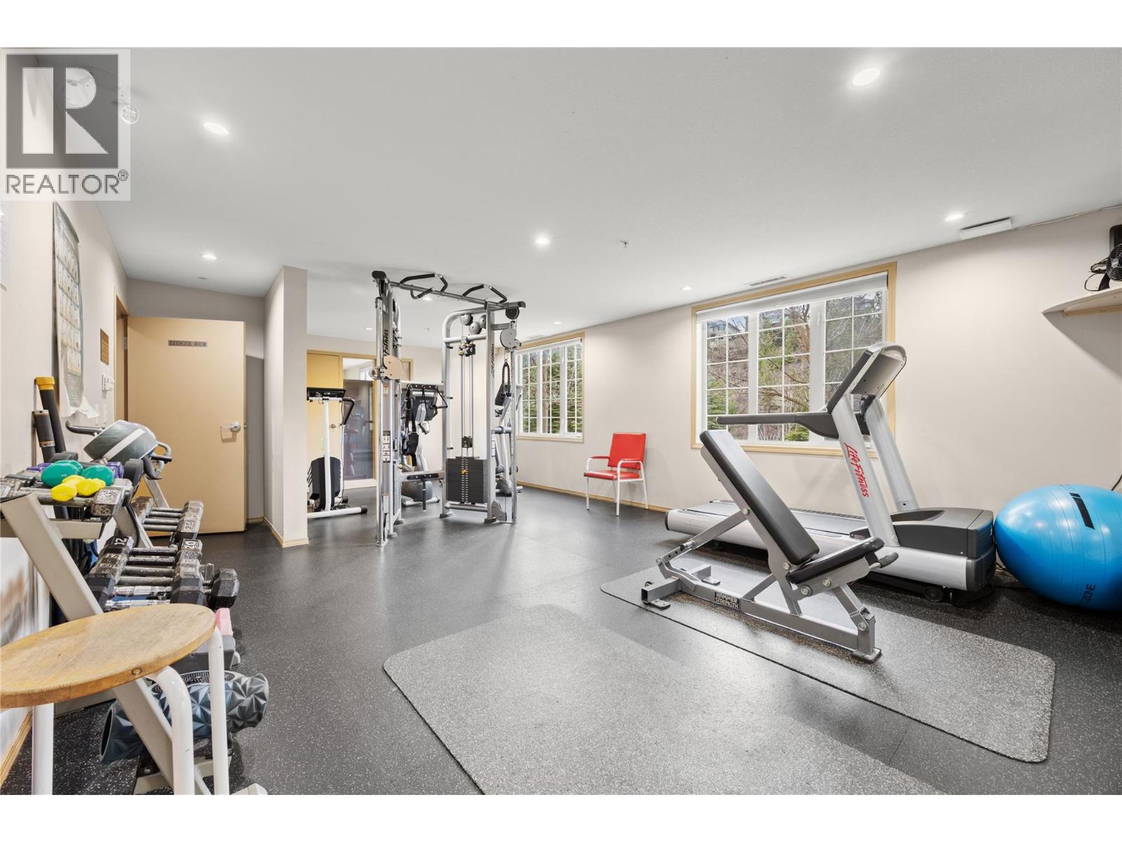#1405 1875 Country Club Drive - 20