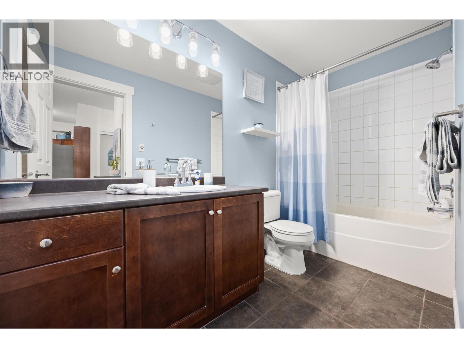 #1405 1875 Country Club Drive - 12