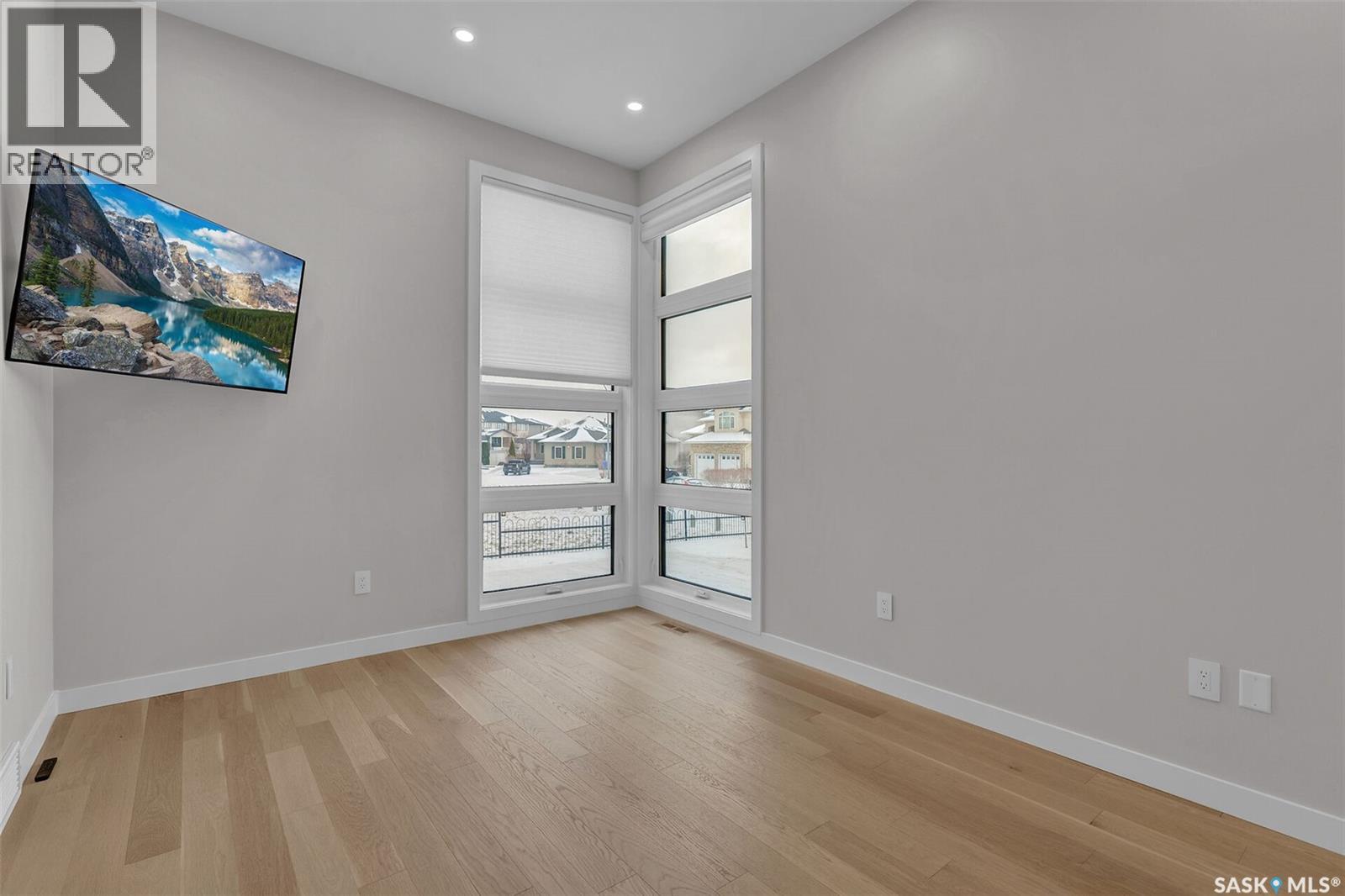 8267 Wascana Gardens POINT - 18