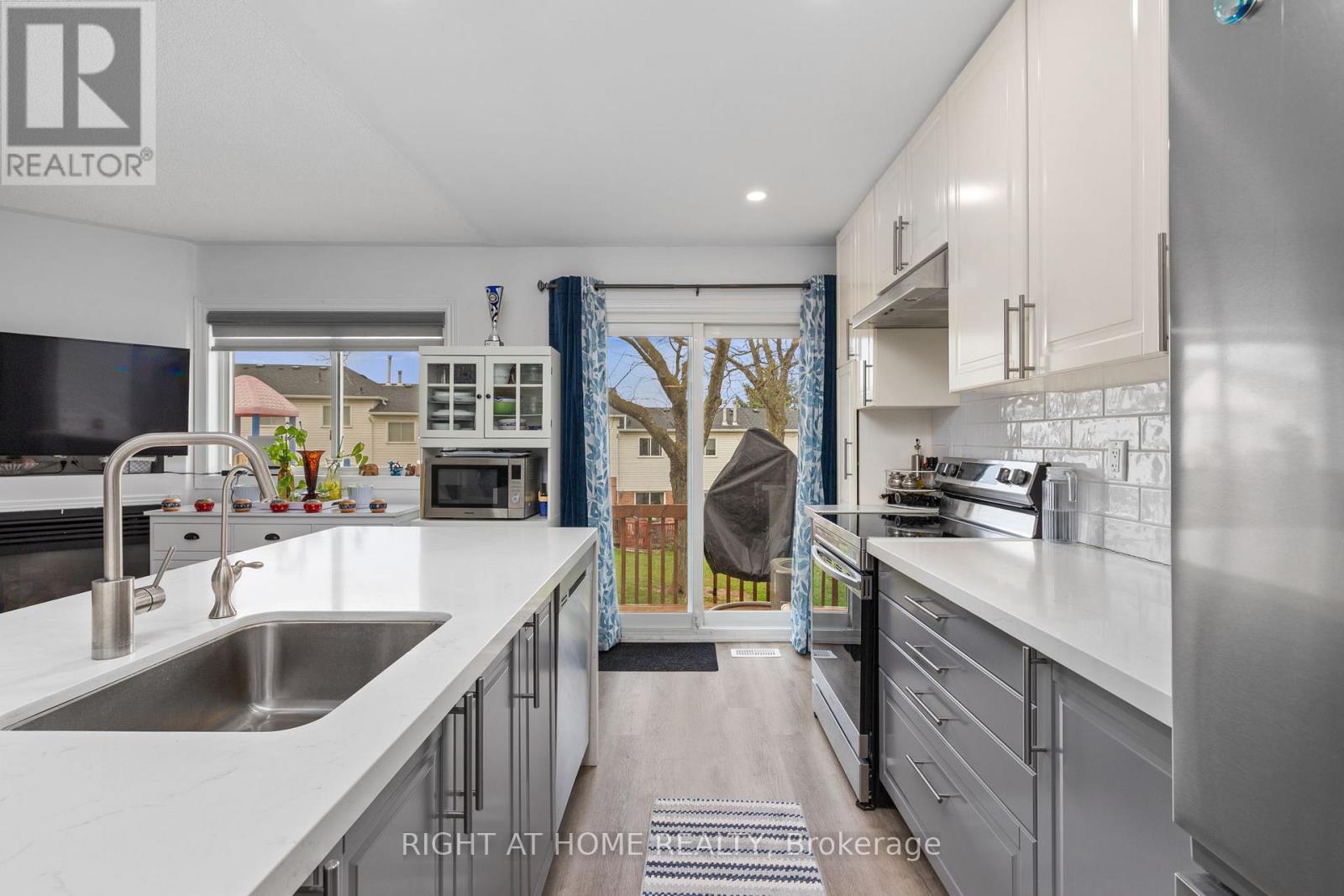#74 47 STEWART MACLAREN ROAD - 13