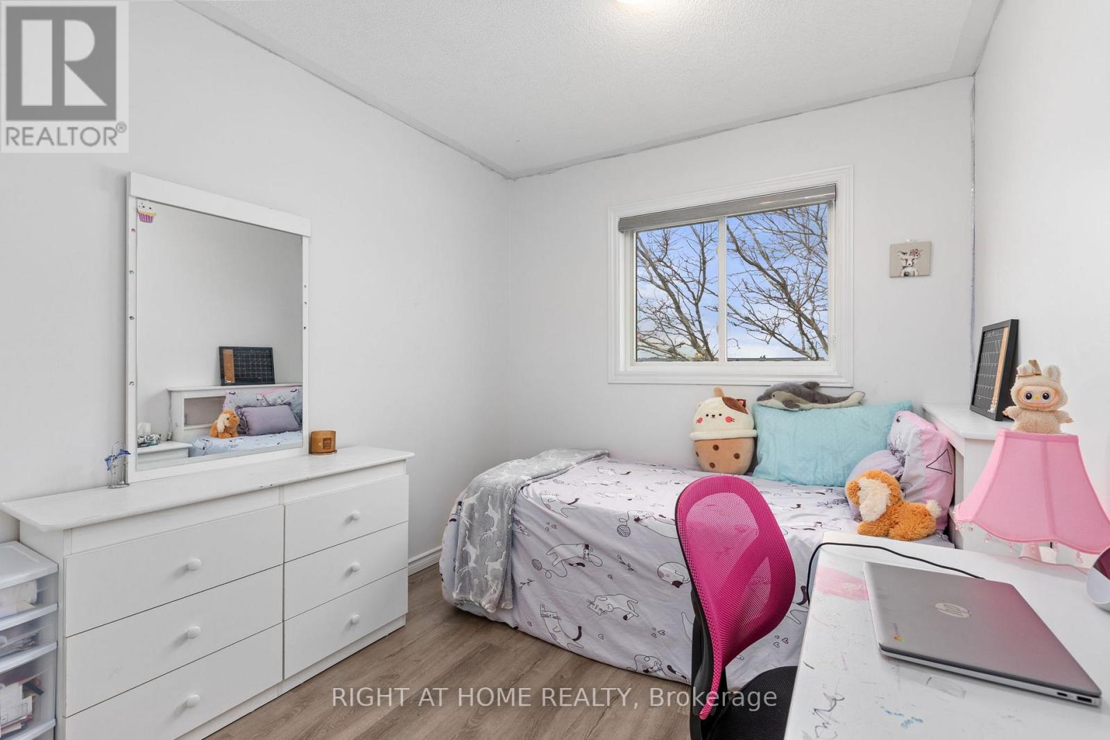 #74 47 STEWART MACLAREN ROAD - 21