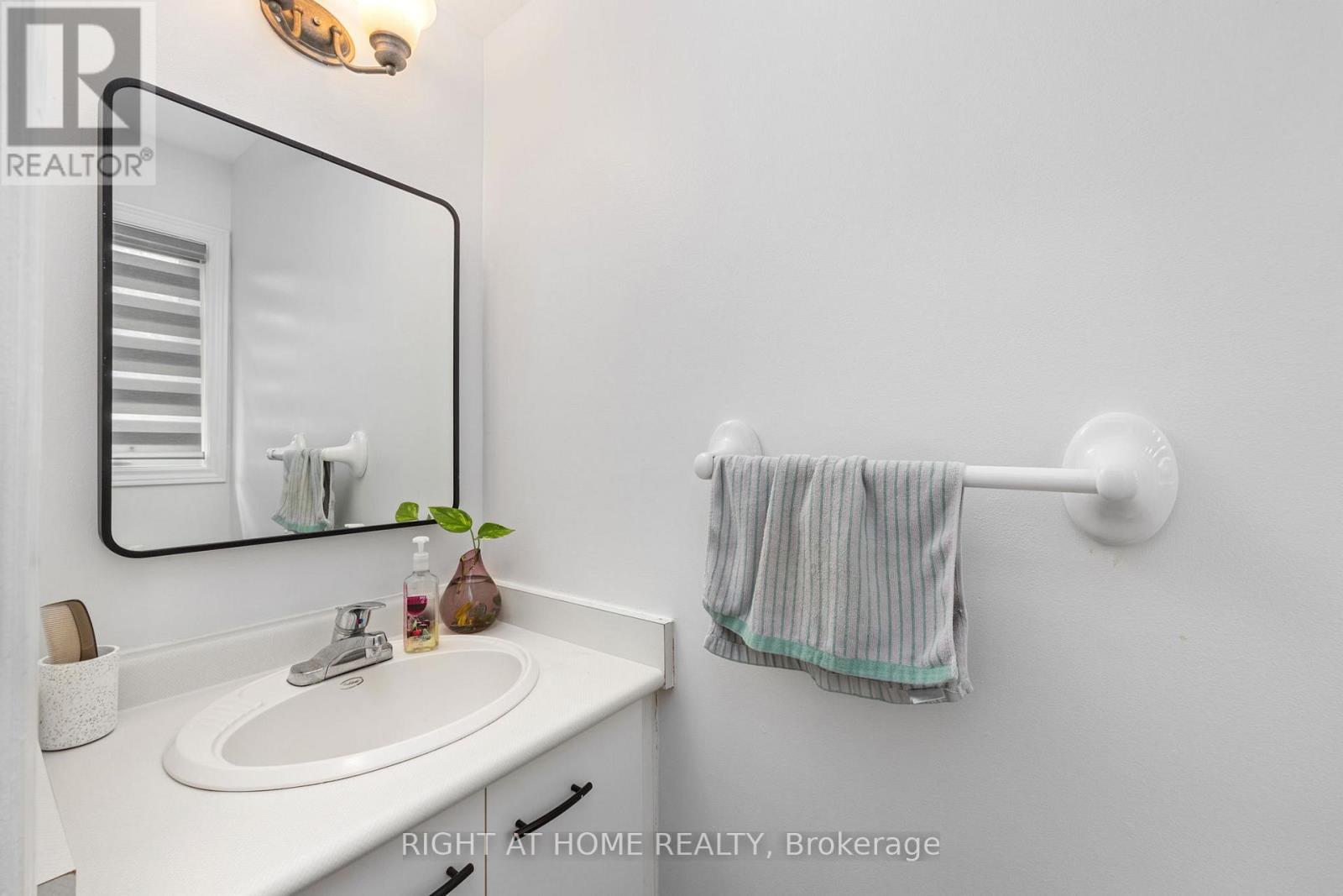 #74 47 STEWART MACLAREN ROAD - 22