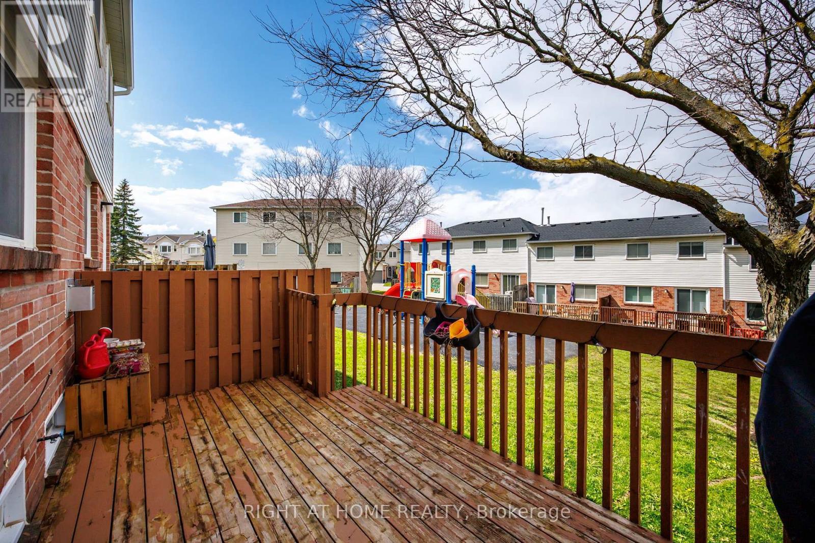 #74 47 STEWART MACLAREN ROAD - 32