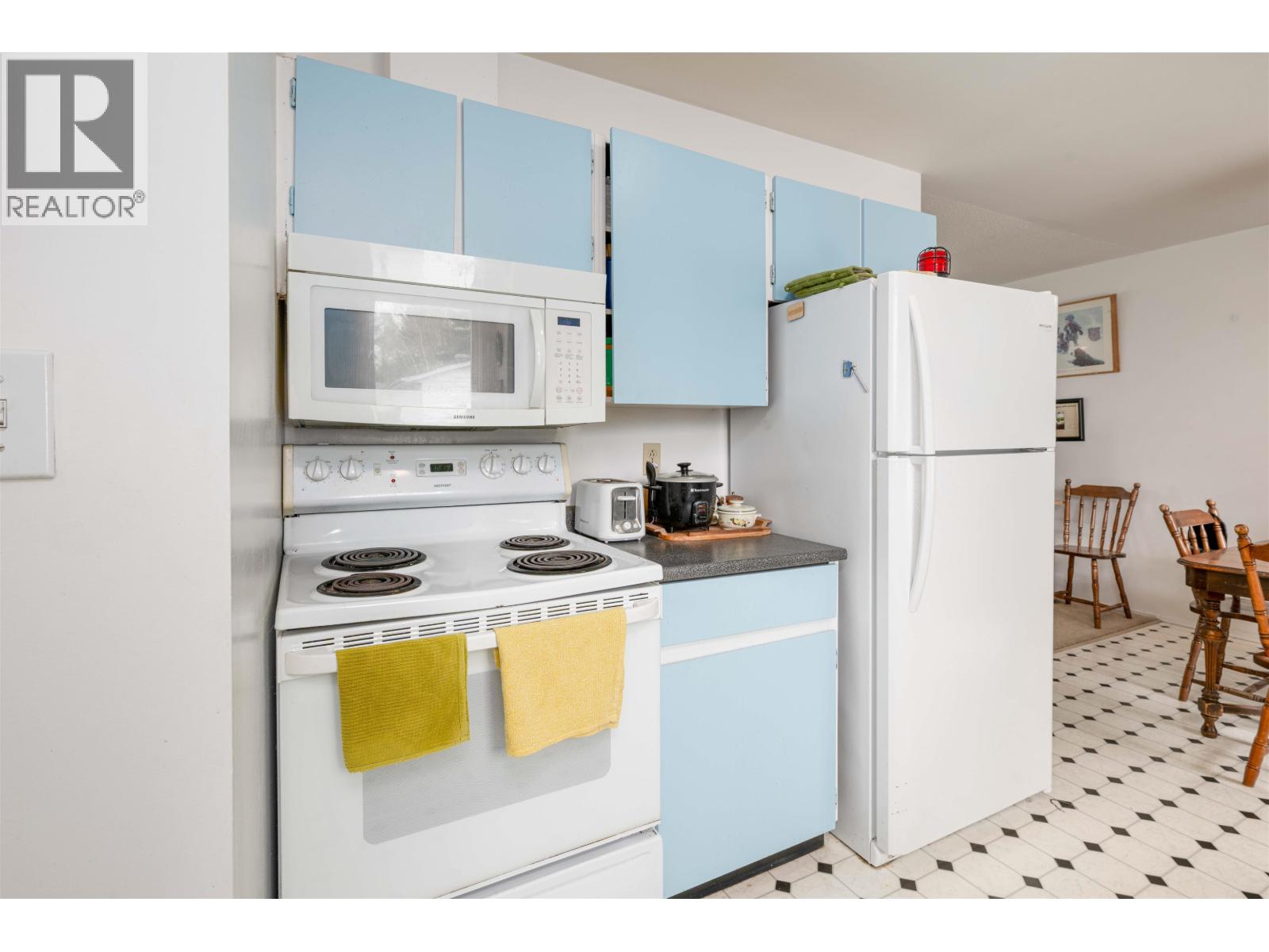 7229 IMPERIAL CRESCENT - 10