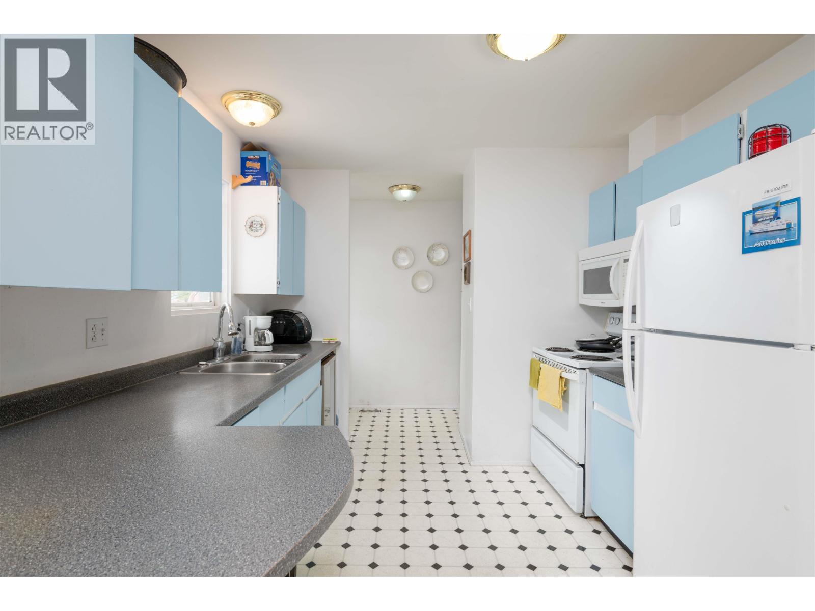 7229 IMPERIAL CRESCENT - 17