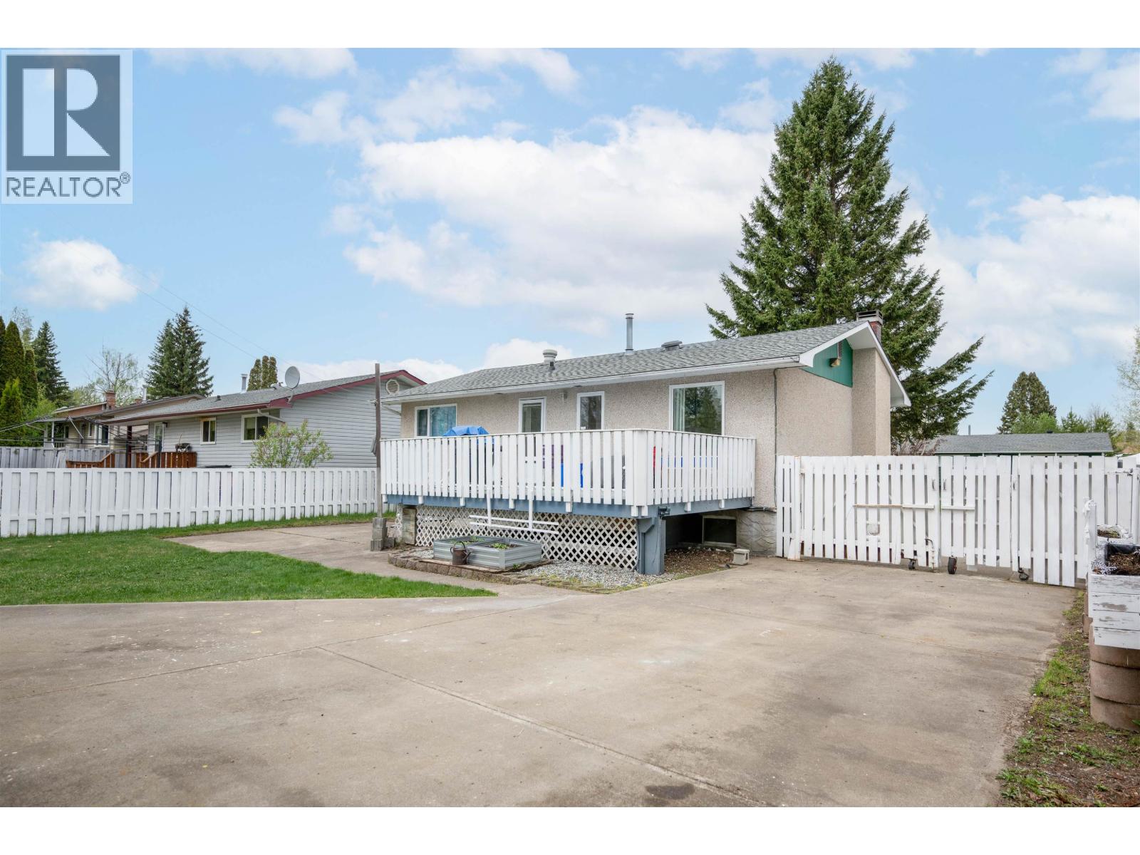 7229 IMPERIAL CRESCENT - 38