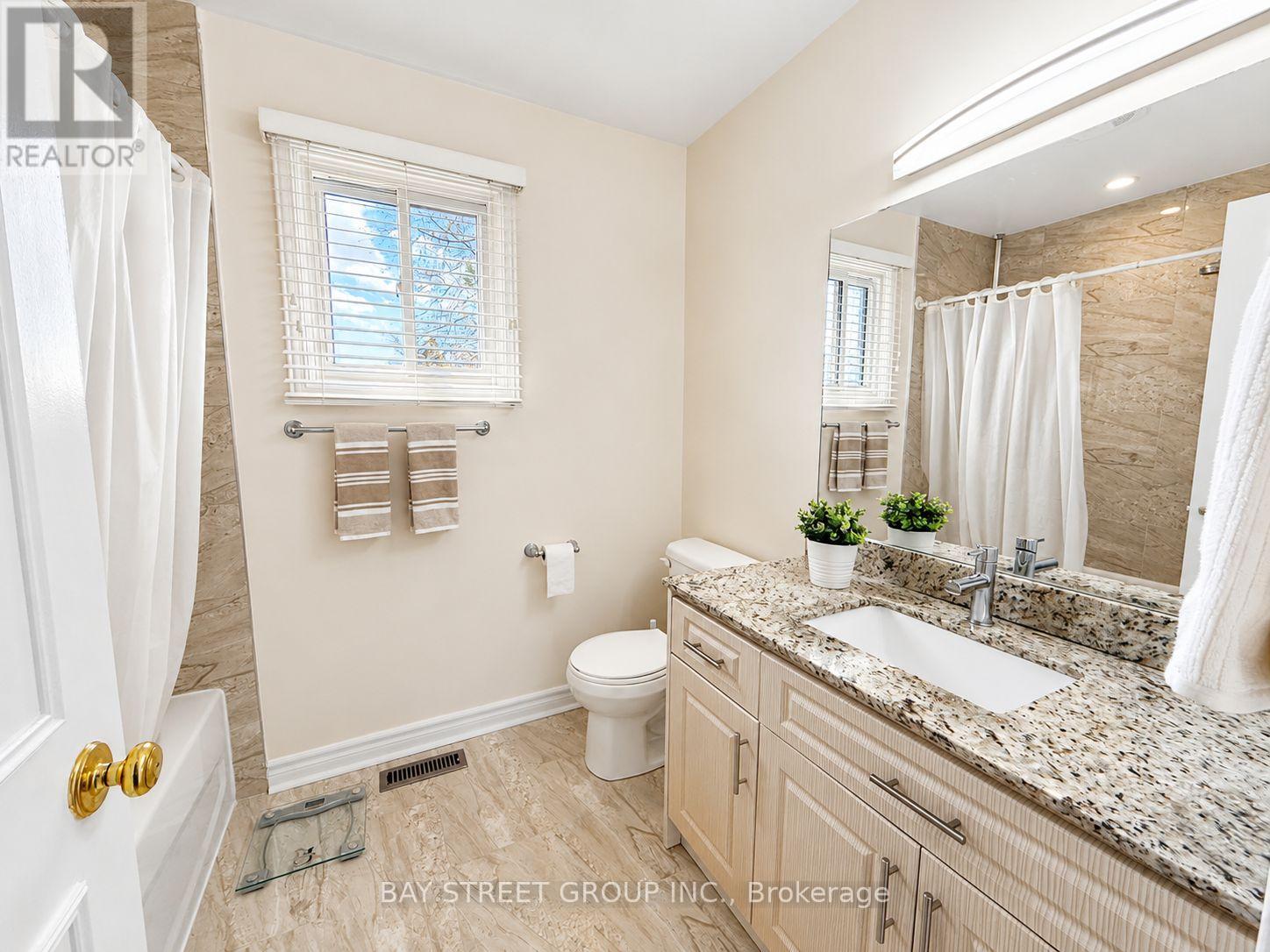 2554 VALENCIA ROAD - 32