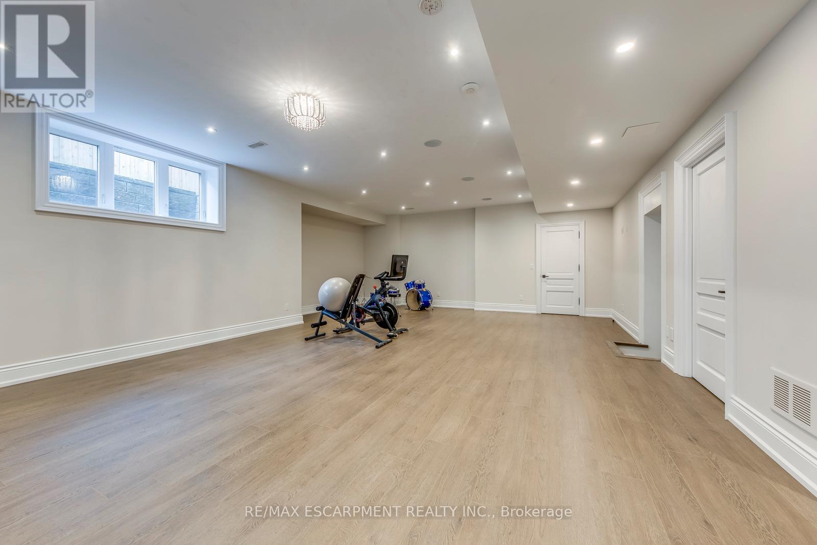 436 WILLIS DRIVE - 41