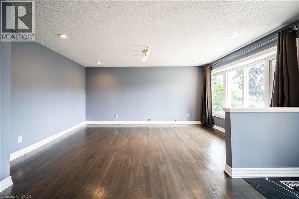 66 BELWOOD Crescent - 3
