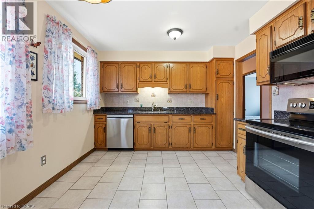35 BERNARD Avenue, Brantford, Ontario, N3R7K7 — Photo 28