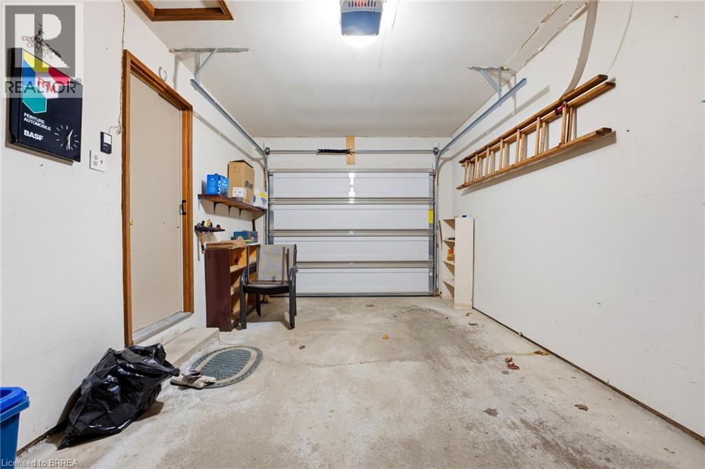 35 BERNARD Avenue, Brantford, Ontario, N3R7K7 — Photo 38