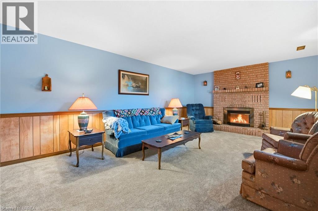 35 BERNARD Avenue, Brantford, Ontario, N3R7K7 — Photo 4