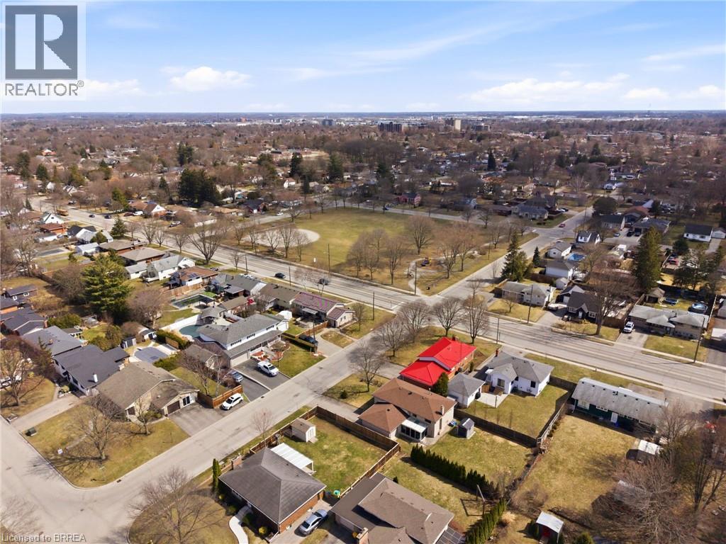 35 BERNARD Avenue, Brantford, Ontario, N3R7K7 — Photo 7