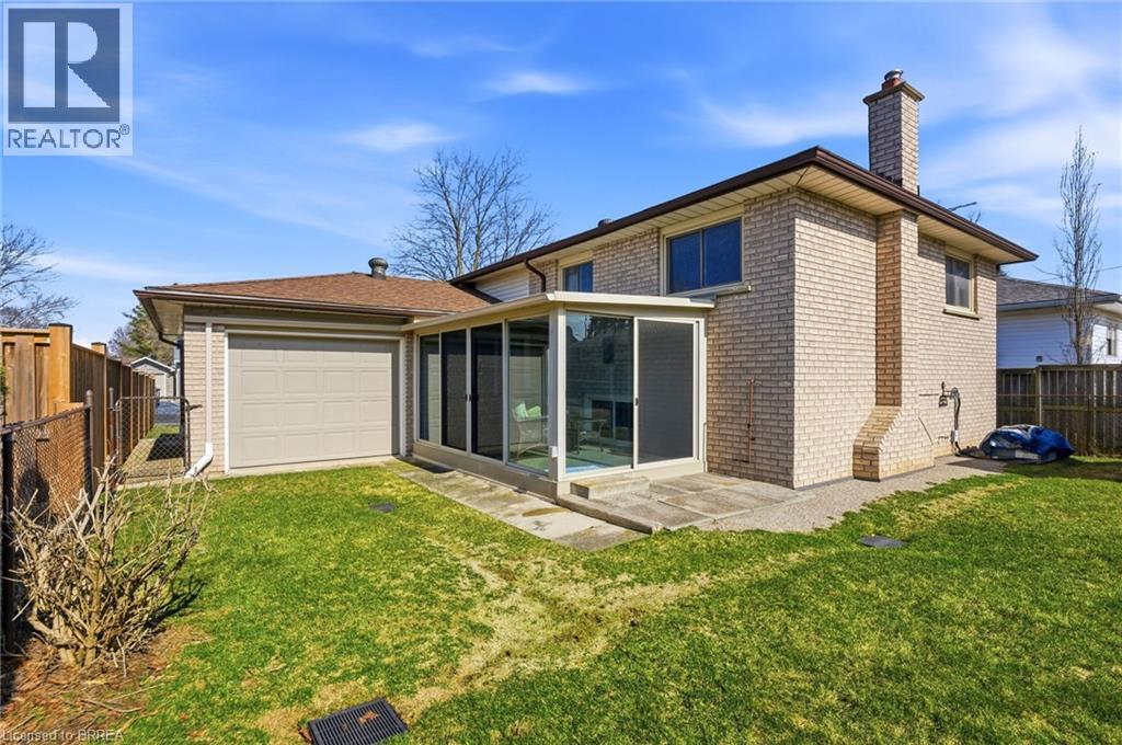 35 BERNARD Avenue, Brantford, Ontario, N3R7K7 — Photo 26