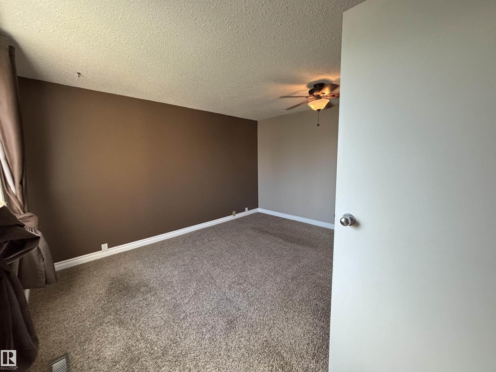 587 KNOTTWOOD RD W NW, Edmonton