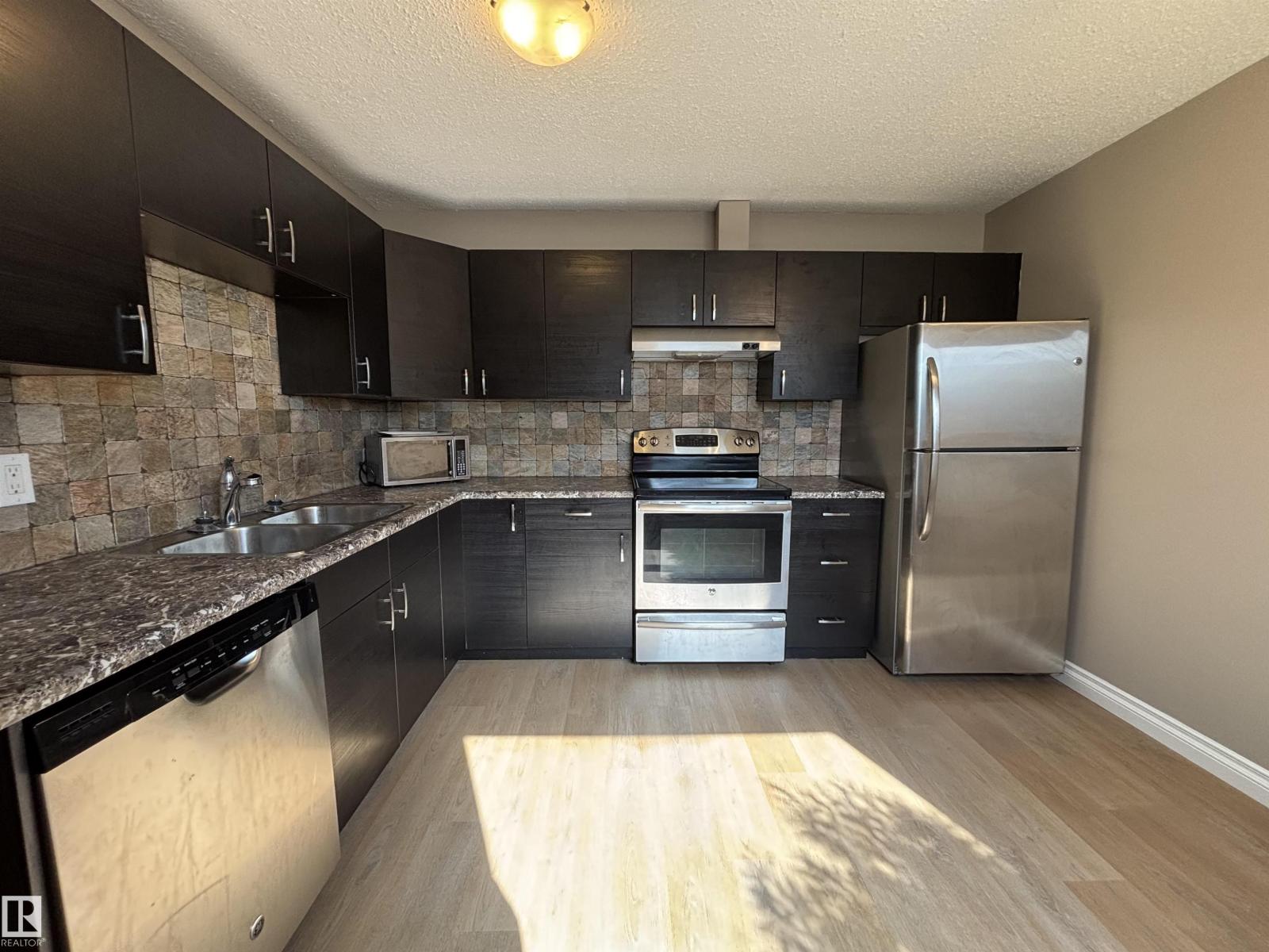 587 KNOTTWOOD RD W NW, Edmonton