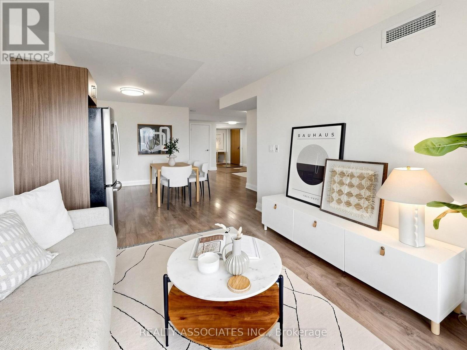 #721 18 UPTOWN DRIVE - 8