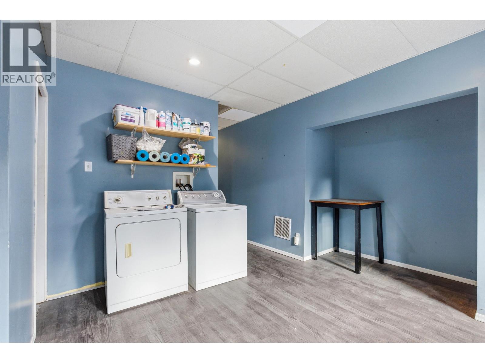 536 ROBERTS DRIVE - 29