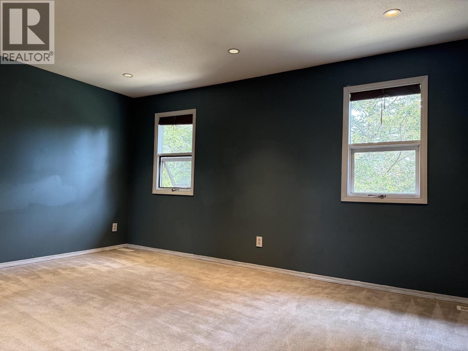 536 ROBERTS DRIVE - 13