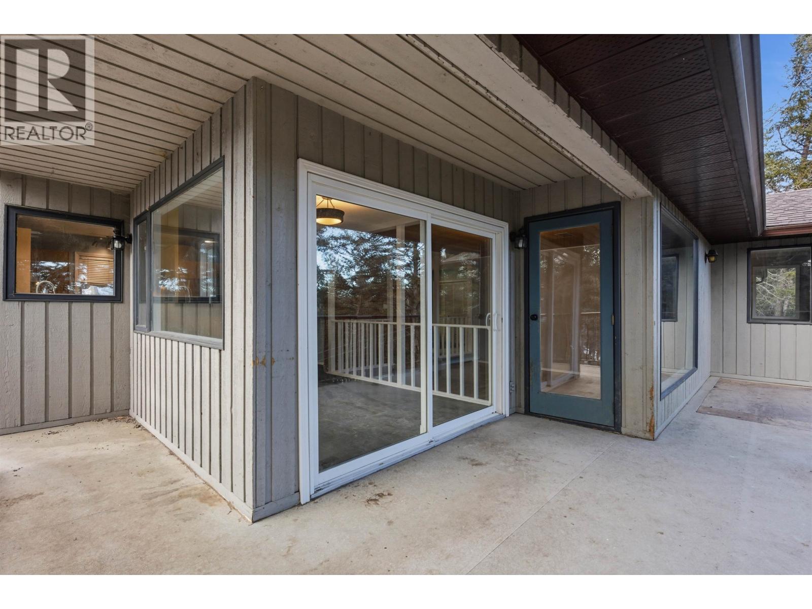 536 ROBERTS DRIVE - 19