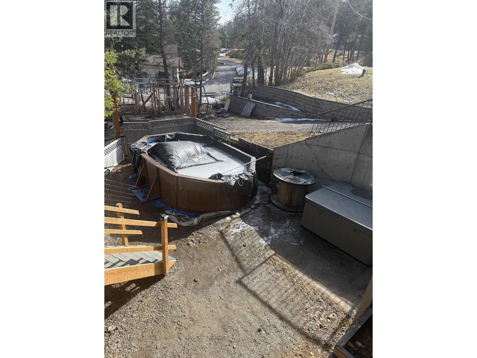 536 ROBERTS DRIVE - 37