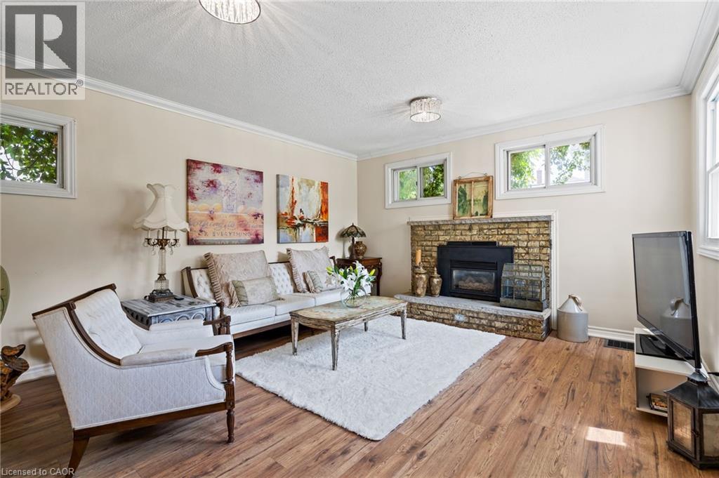 2 CARLETON Street N - 15