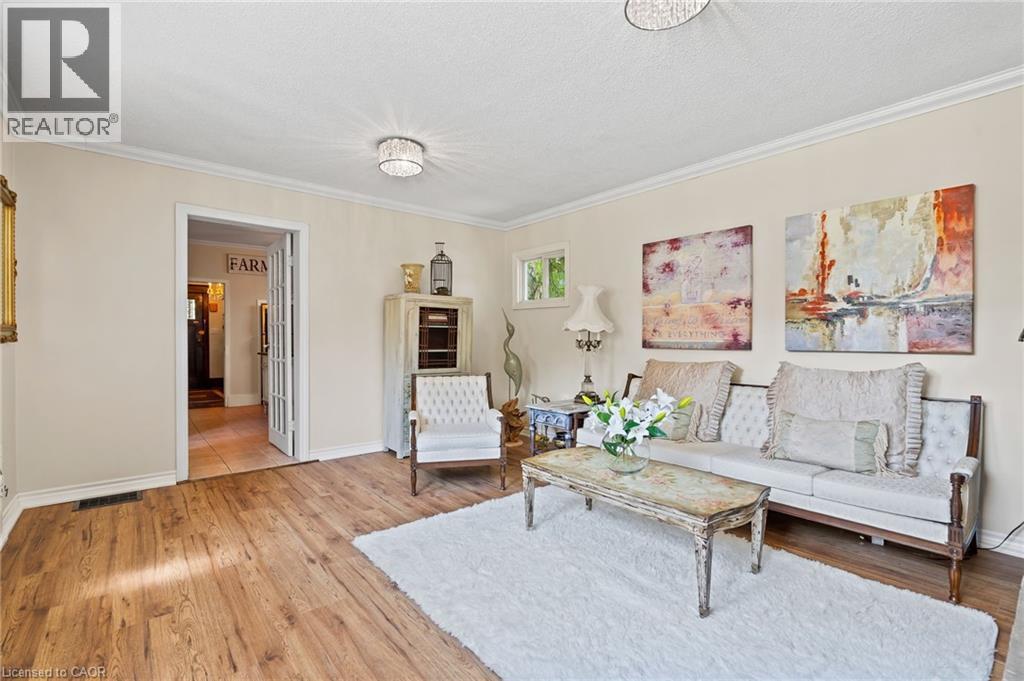 2 CARLETON Street N - 16