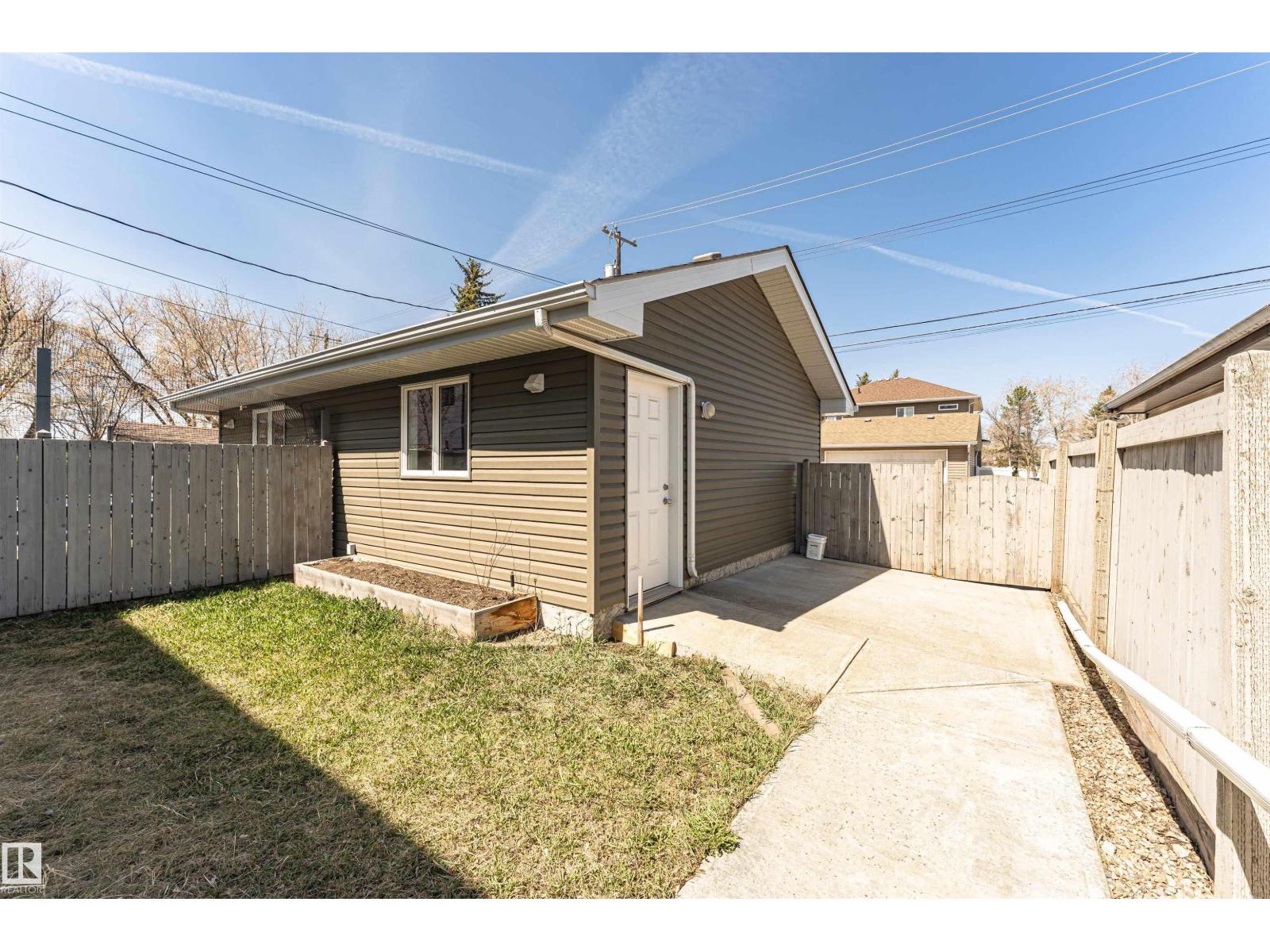 8530 76 AV NW, Edmonton