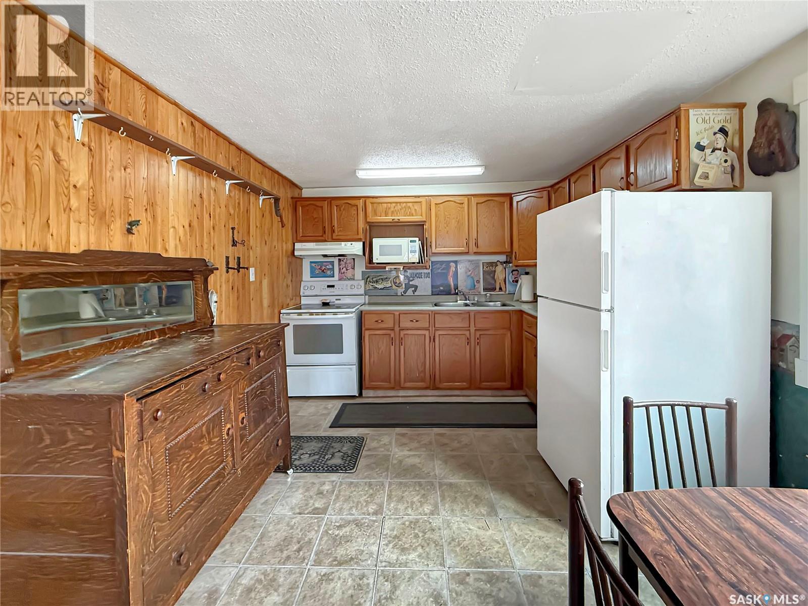 903 Balsam STREET - 4