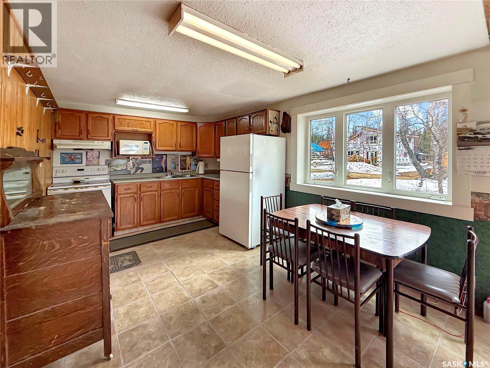 903 Balsam STREET - 5