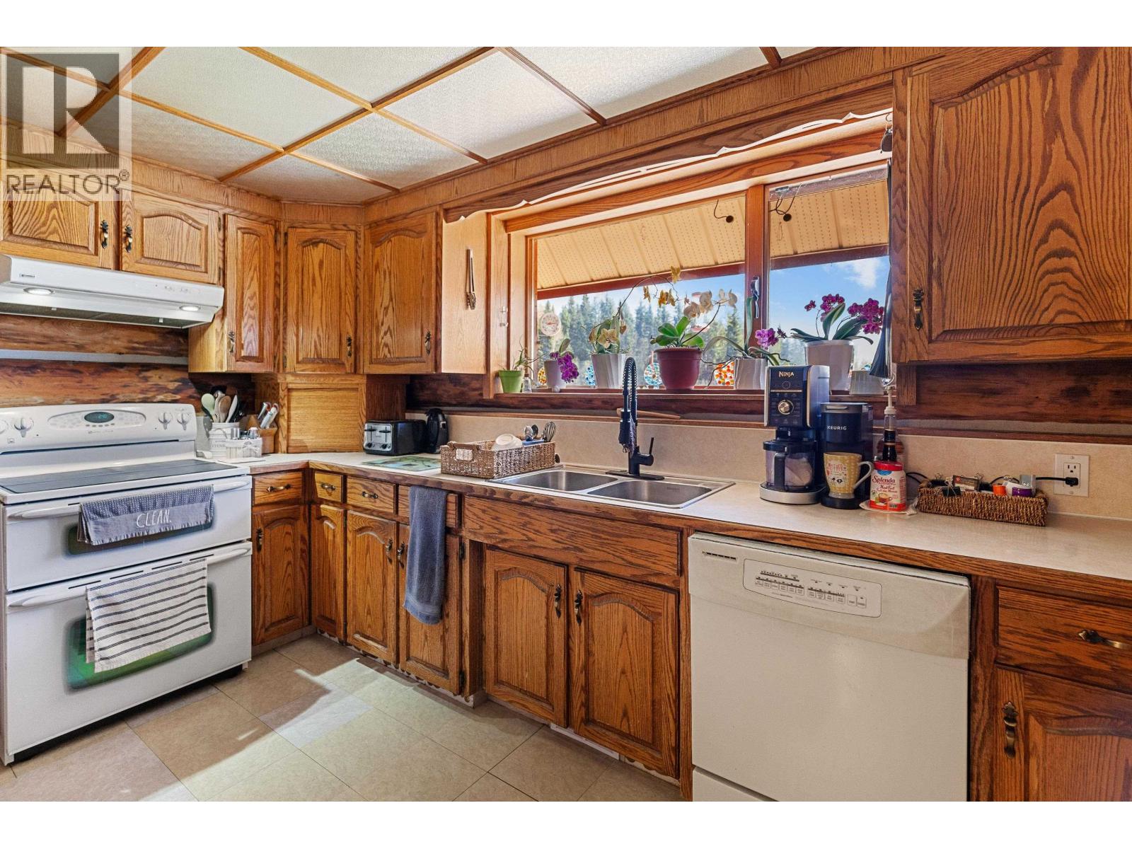 Photo 10 of 31 — 10725 GROVE ROAD · Prince George, BC