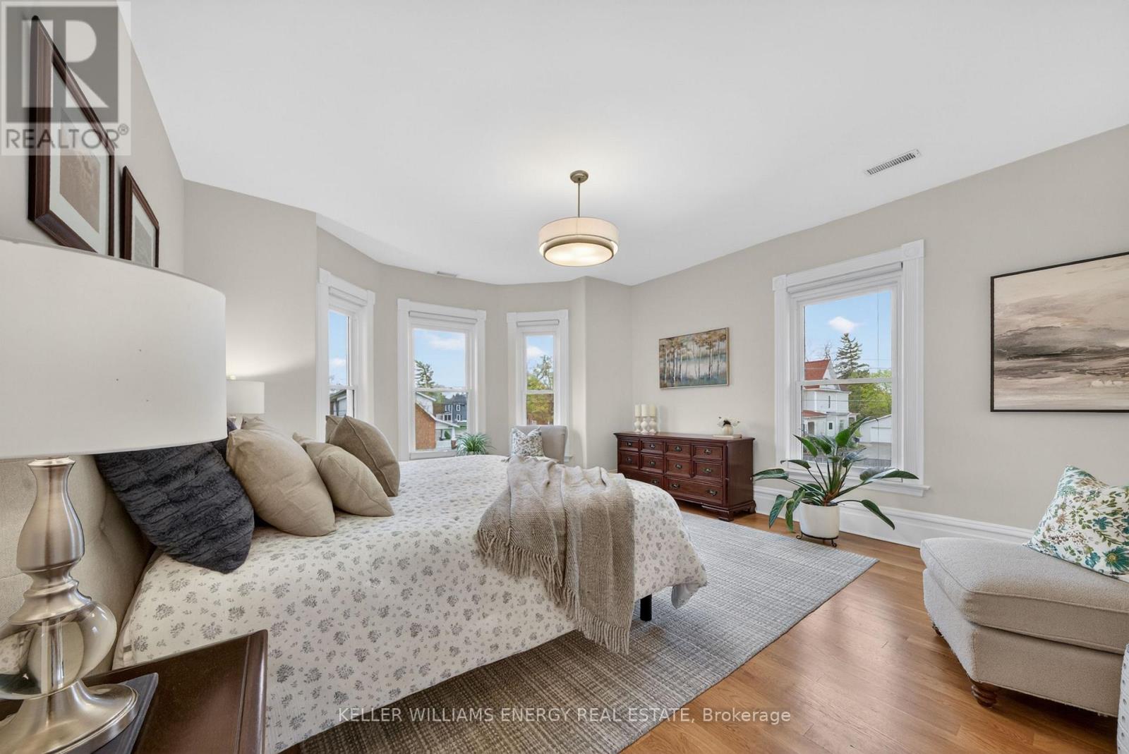 4 PINE STREET - 28