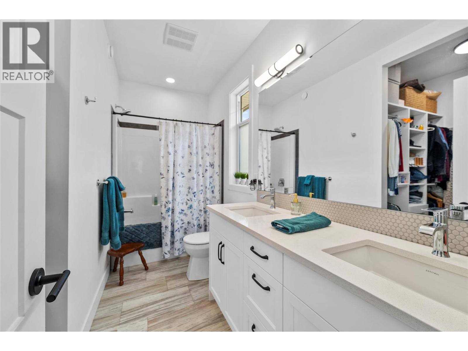 #134 200 Grand Boulevard - 14