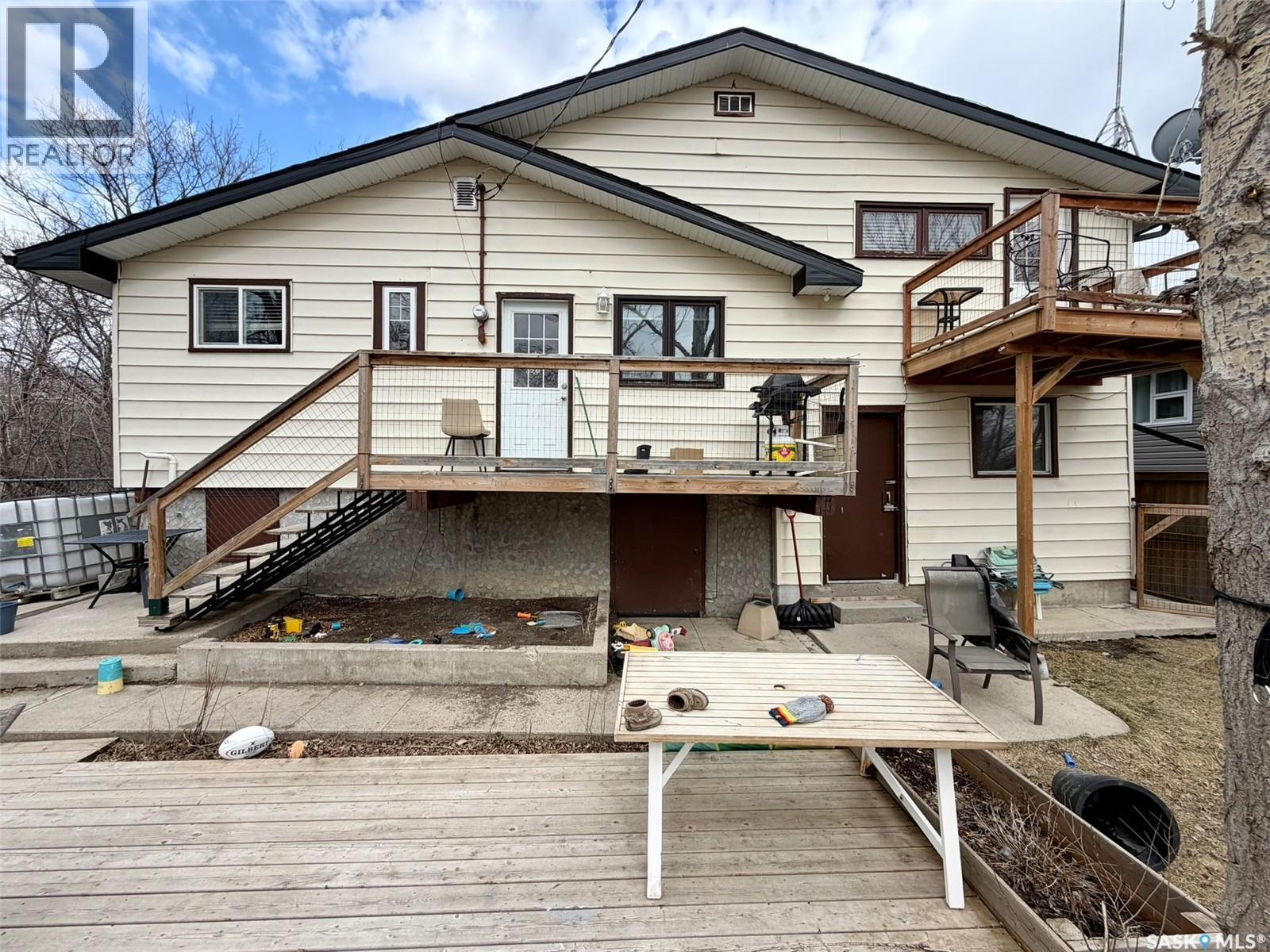 610 Aurora STREET - 27