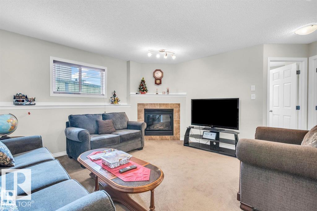 21223 92 AV NW, Edmonton