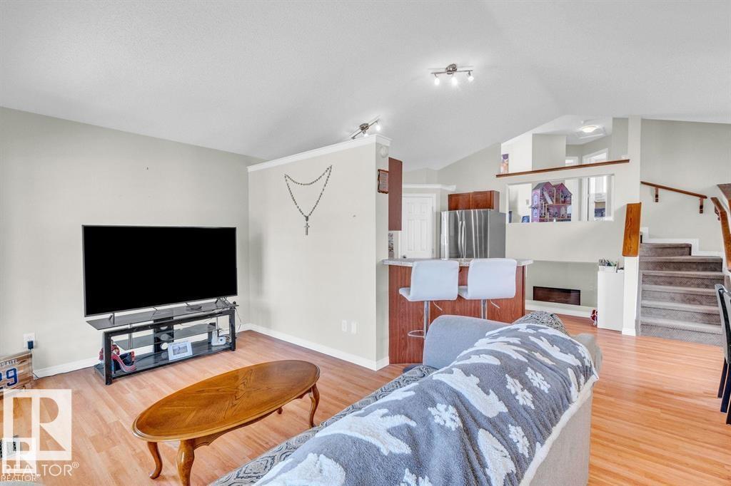 21223 92 AV NW, Edmonton